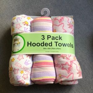 NWT 3 pack hooded towels